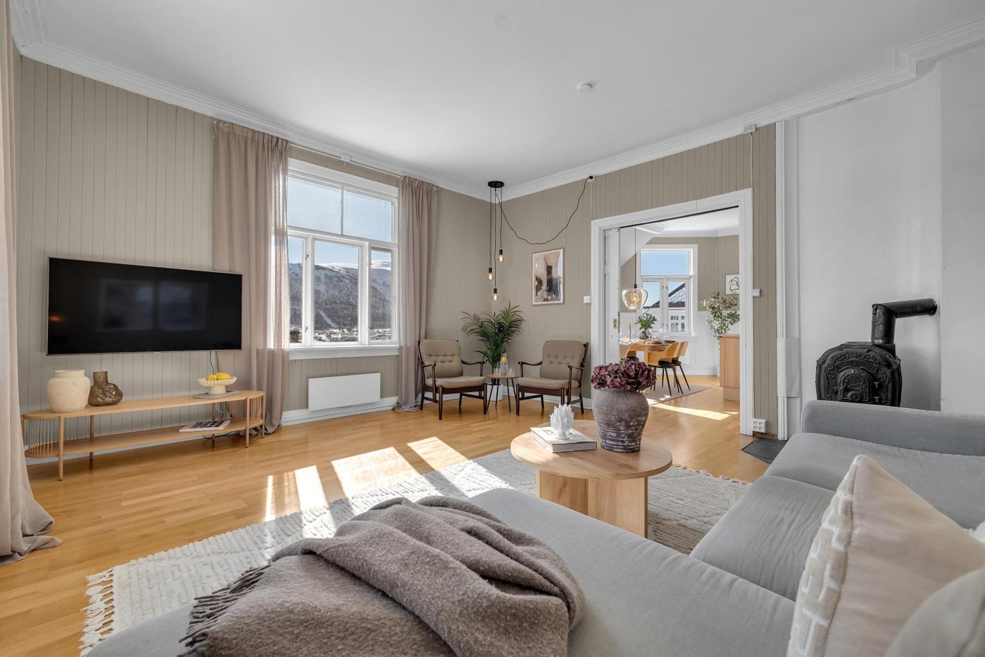 Lovely City Center Apartment With Amazing Views And Free Parking! ทรอมโซ ภายนอก รูปภาพ