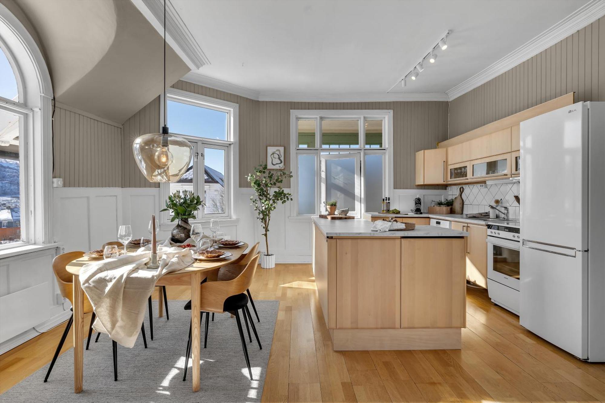 Lovely City Center Apartment With Amazing Views And Free Parking! ทรอมโซ ภายนอก รูปภาพ