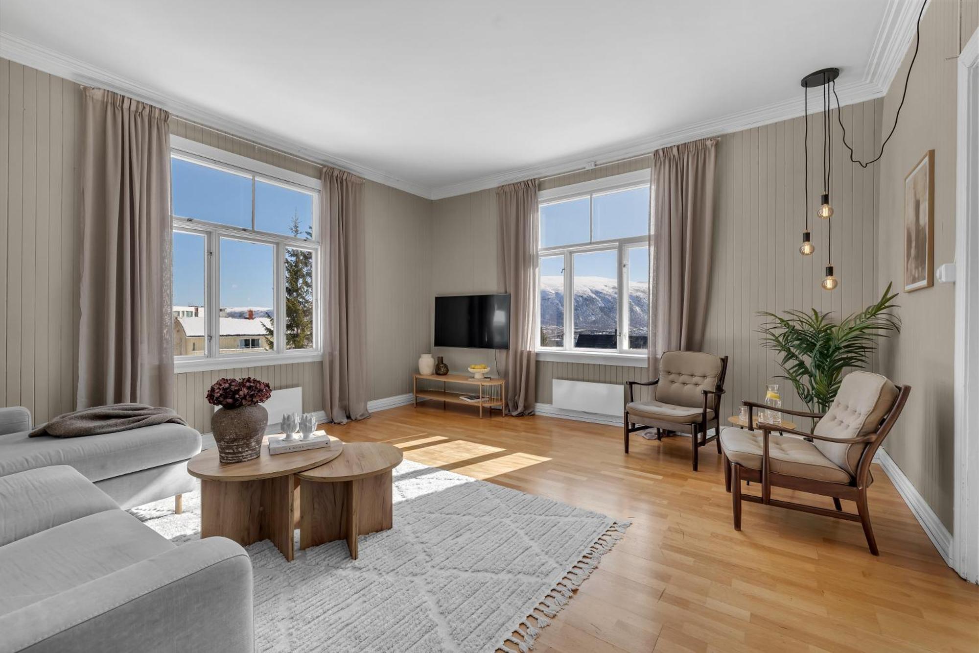 Lovely City Center Apartment With Amazing Views And Free Parking! ทรอมโซ ภายนอก รูปภาพ